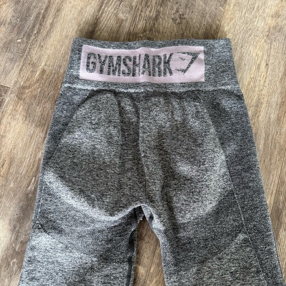 Gymshark Butt Emphasizing Gray Leggings - Picture 4 of 6